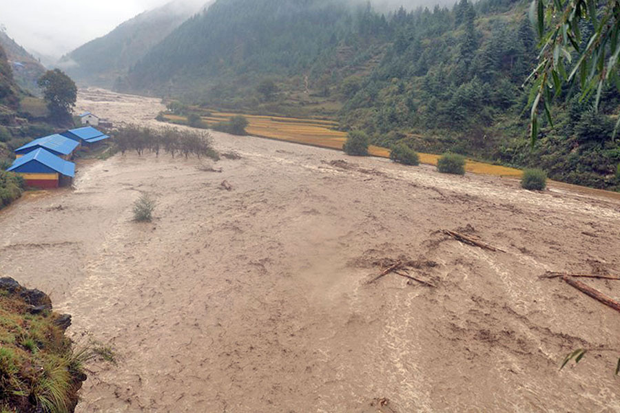 कर्णालीमा आएको बाढी/ तस्वीर: रासस