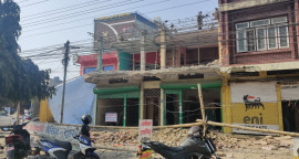 हस्पिटल लाइनमा भत्काइएका घर । तस्विर: लुम्बिनी टाइम्स