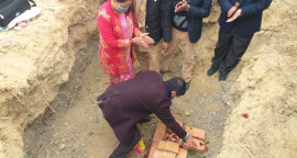 प्रयाेगशालाको शिलान्यास गर्दै मन्त्री बराल