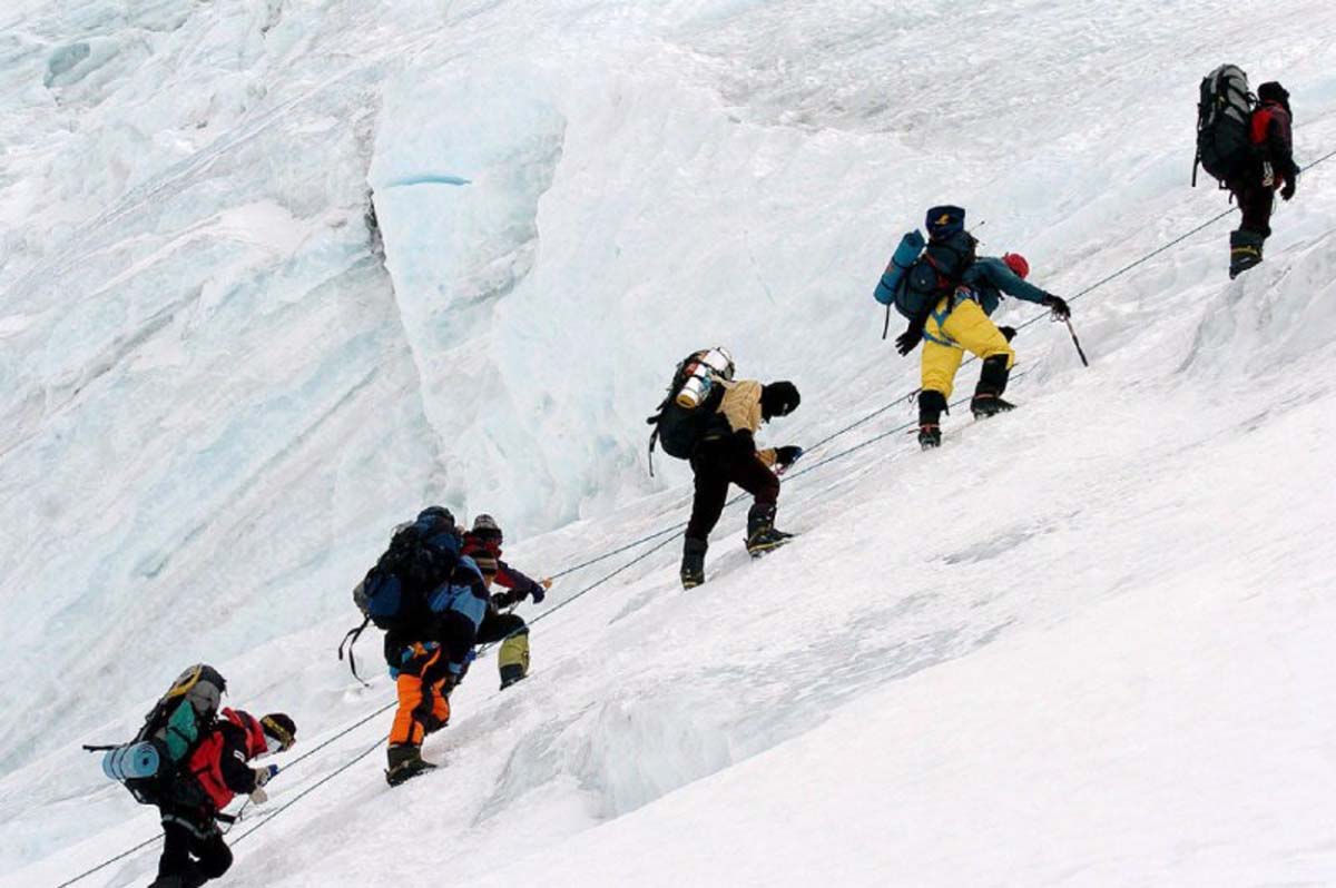 वसन्त आरोहणः धमाधम आउँदैछन् आरोही