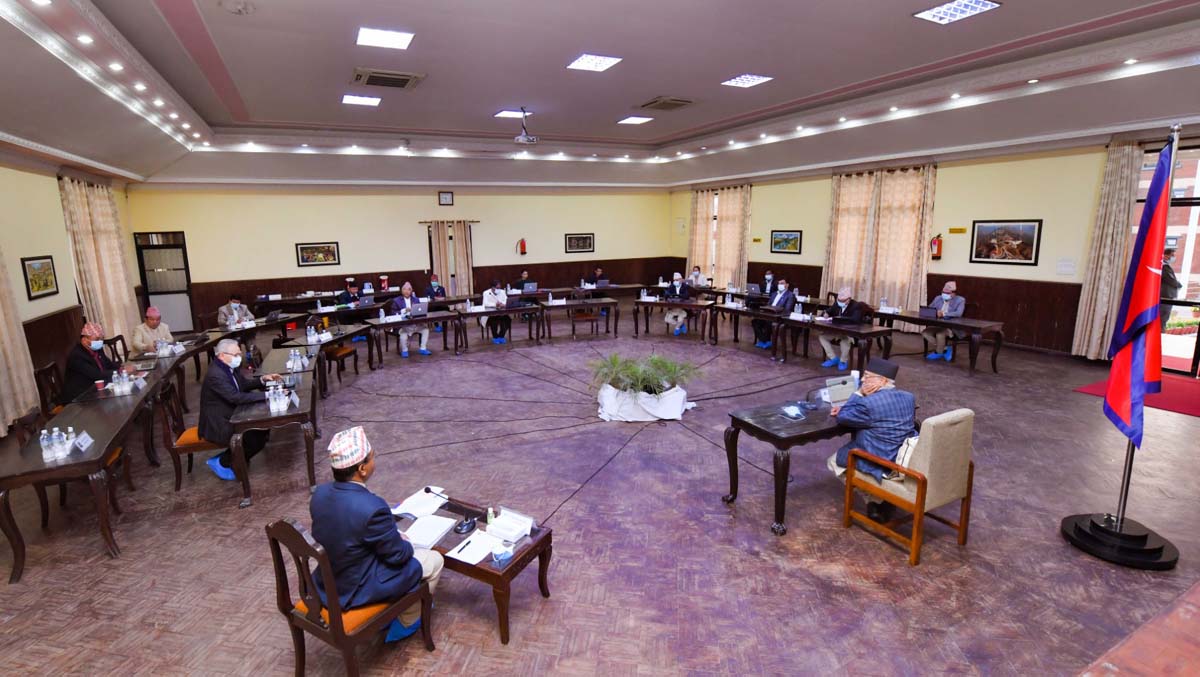 मन्त्रिपरिषद बैठक बस्दै 