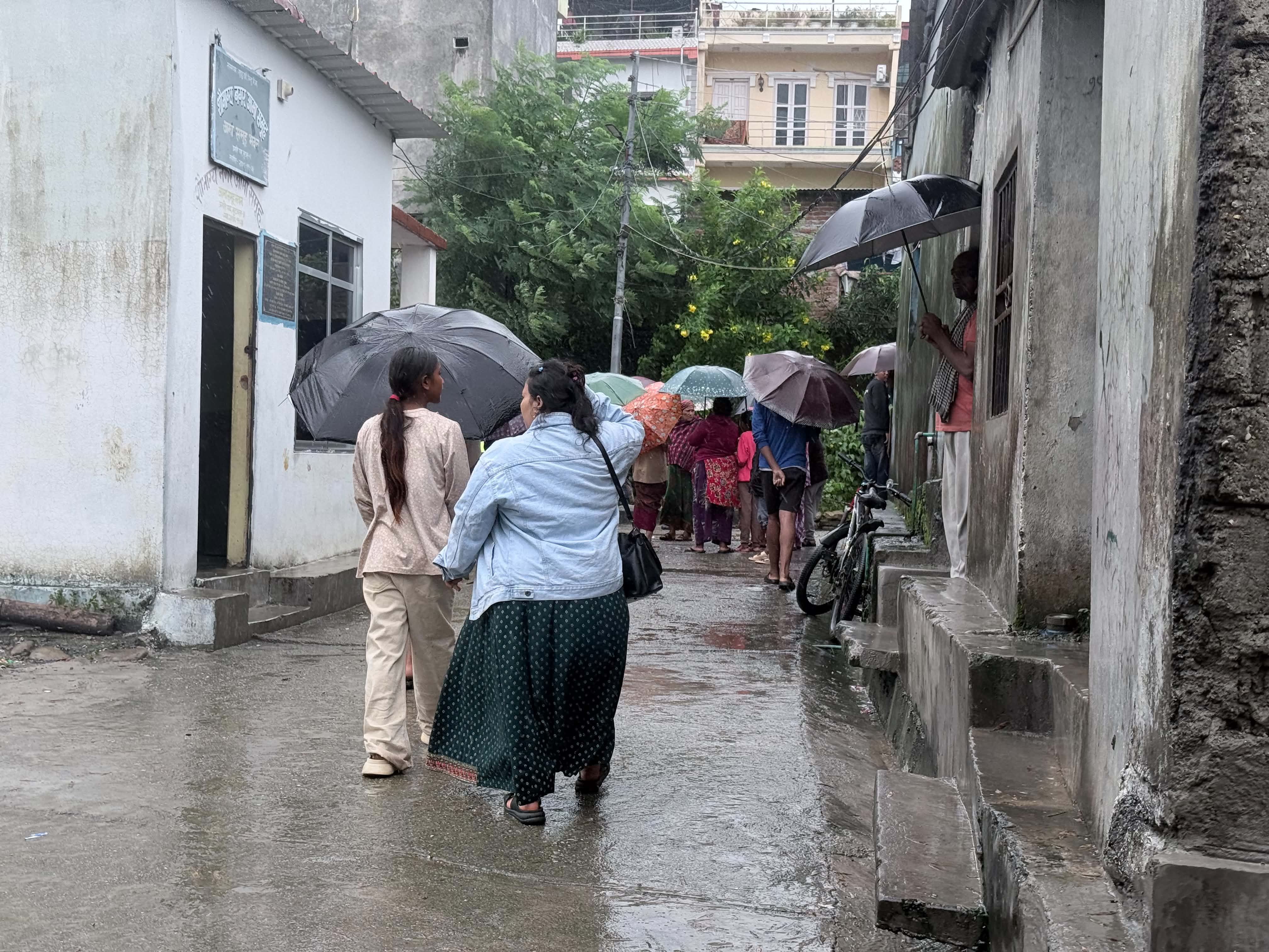 तिनाउमा जलसतह बढ्दै, नदी किनारका १५ जनालाई सुरक्षित स्थानमा सारियो