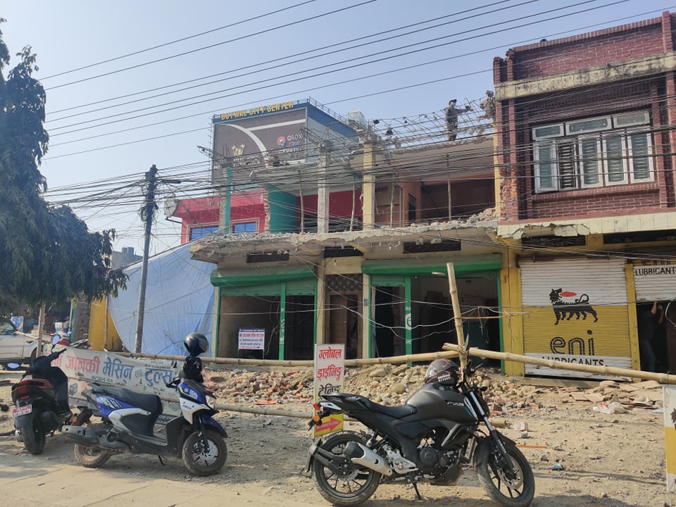 हस्पिटल लाइनमा भत्काइएका घर । तस्विर: लुम्बिनी टाइम्स