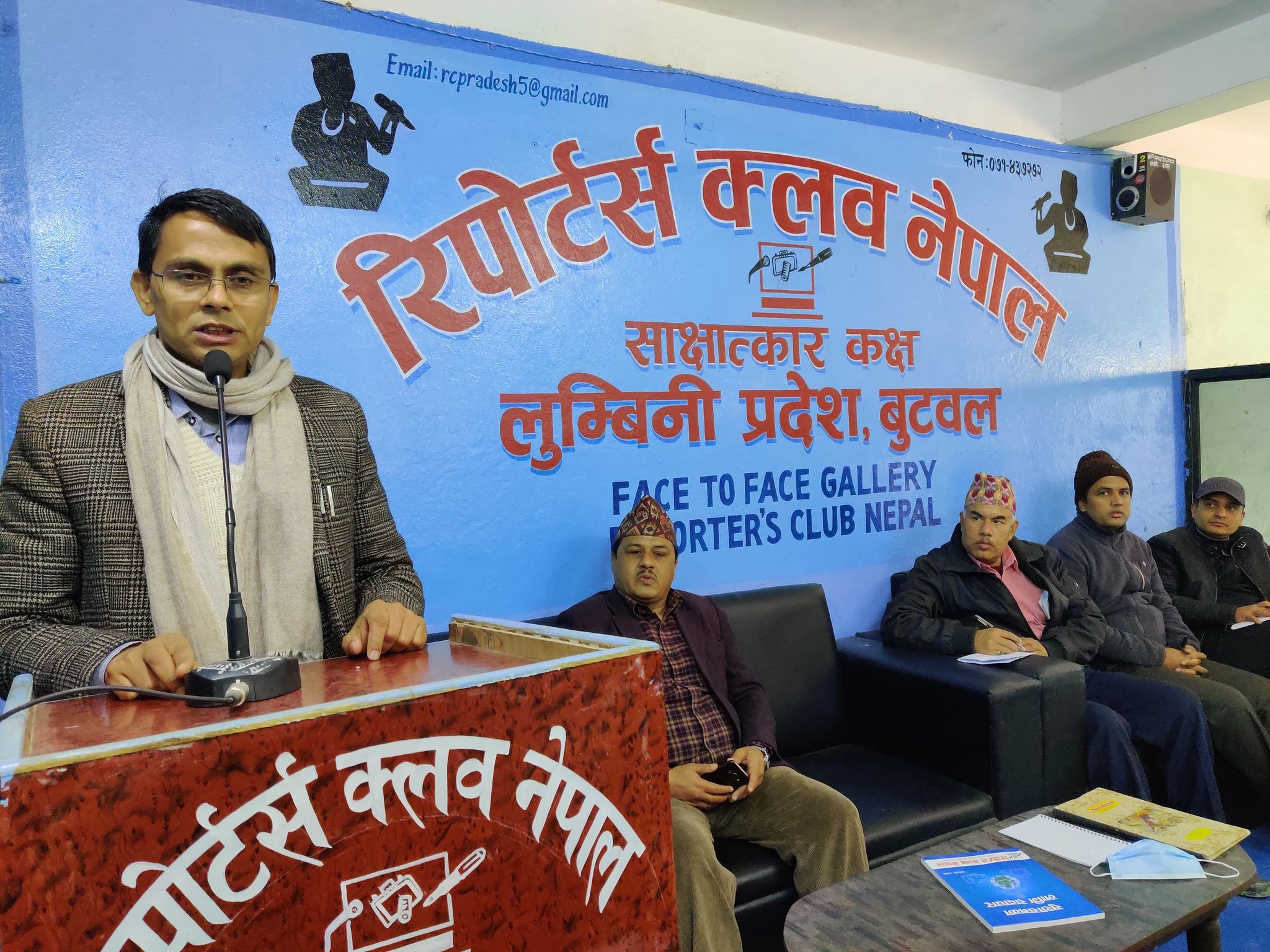 रिपोर्टर्स क्लबमा बोल्दै डा. गंगाधर अधिकारी