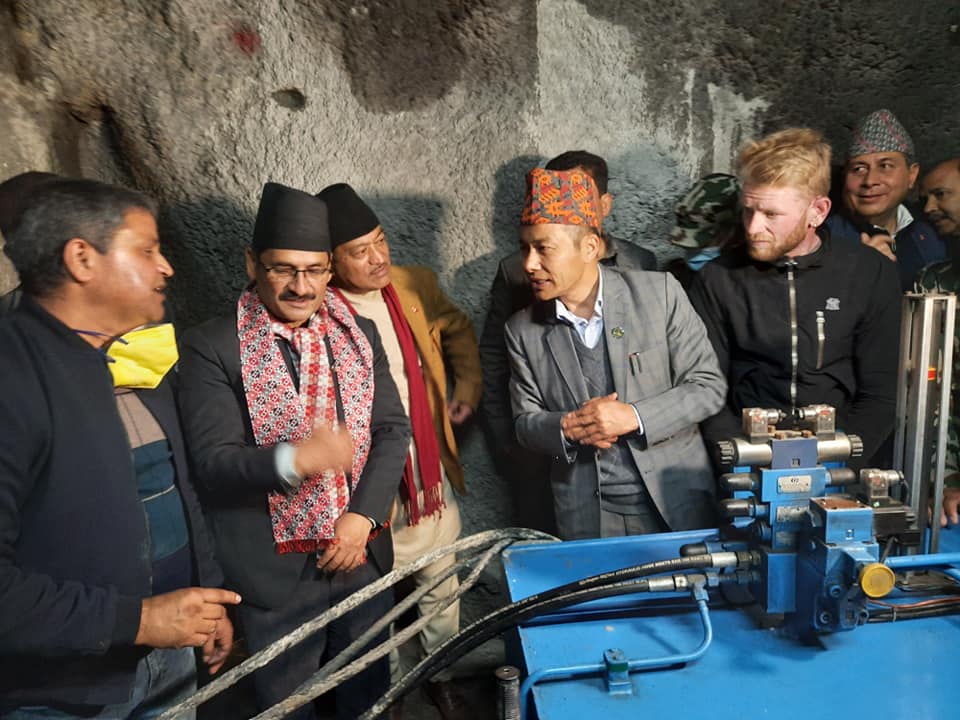 मेलम्चीको सुरुङमा खानेपानी पठाएर परिक्षण थालियो