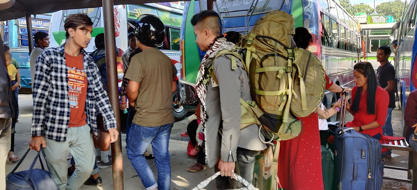 दशैं मान्न घर फर्कनेहरु