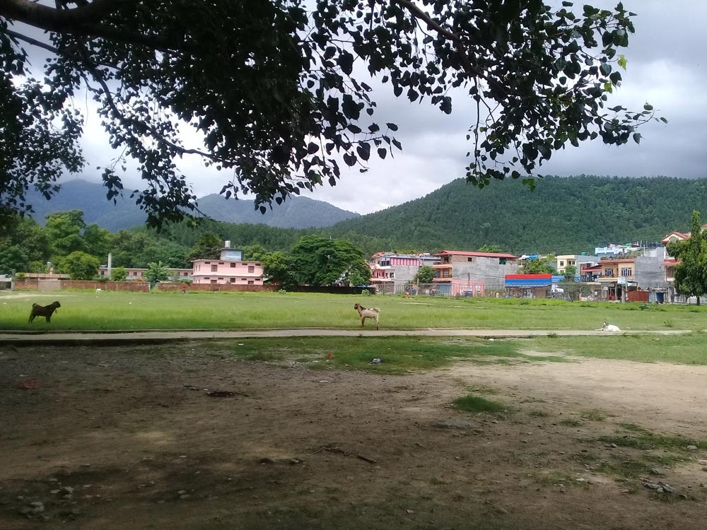 विद्यालयको मुखमै रंगशाला ‘शैक्षिक वातावरण विपरित’
