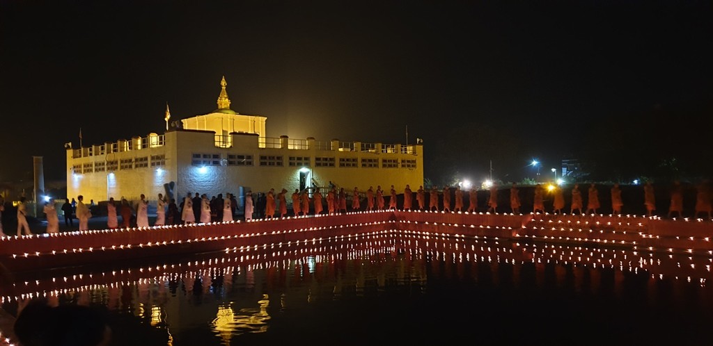 लुम्बिनीमा यसरी मनाईयो पूर्णिमा उत्सव (फोटो फिचर)
