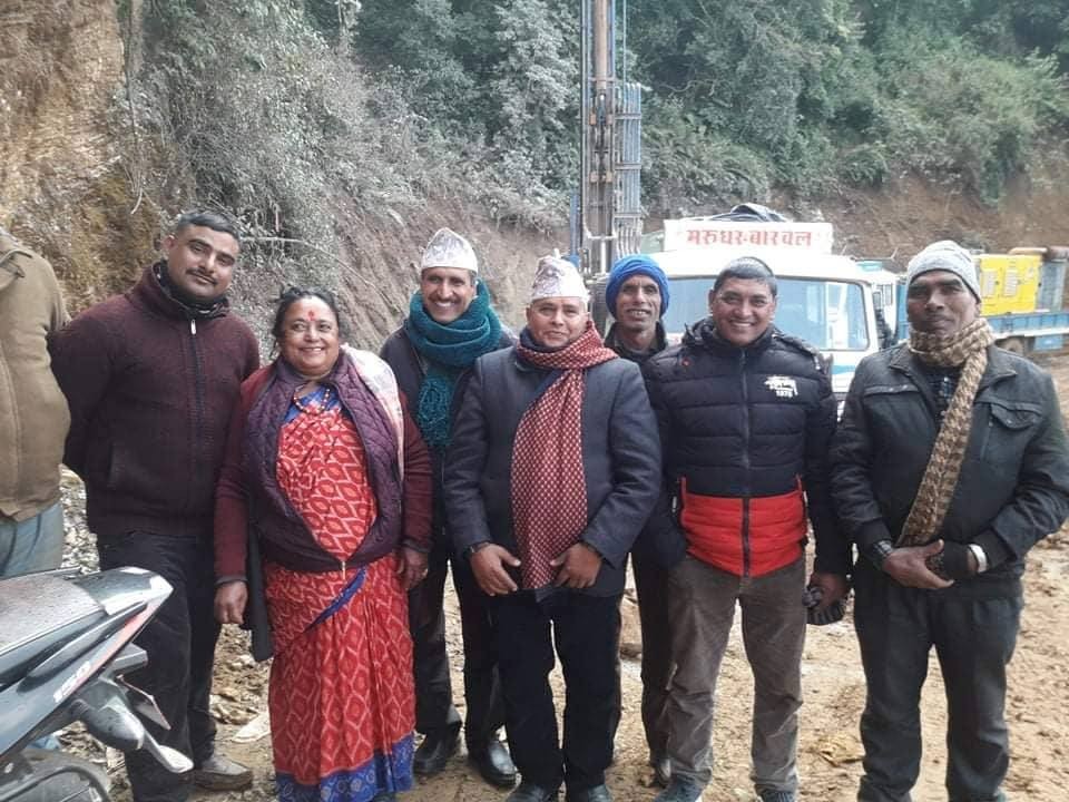 मालारानीको अग्लो डाँडामा डीप बोरिङबाट पानी