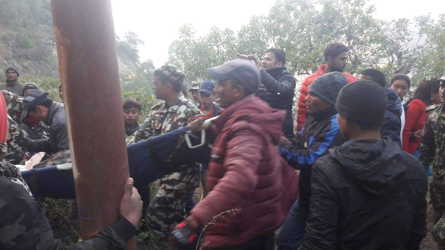 नेपाली सेनाको गाडी सल्यानमा दुर्घटना, एक जनाको मृत्यु, ६ जना घाईते