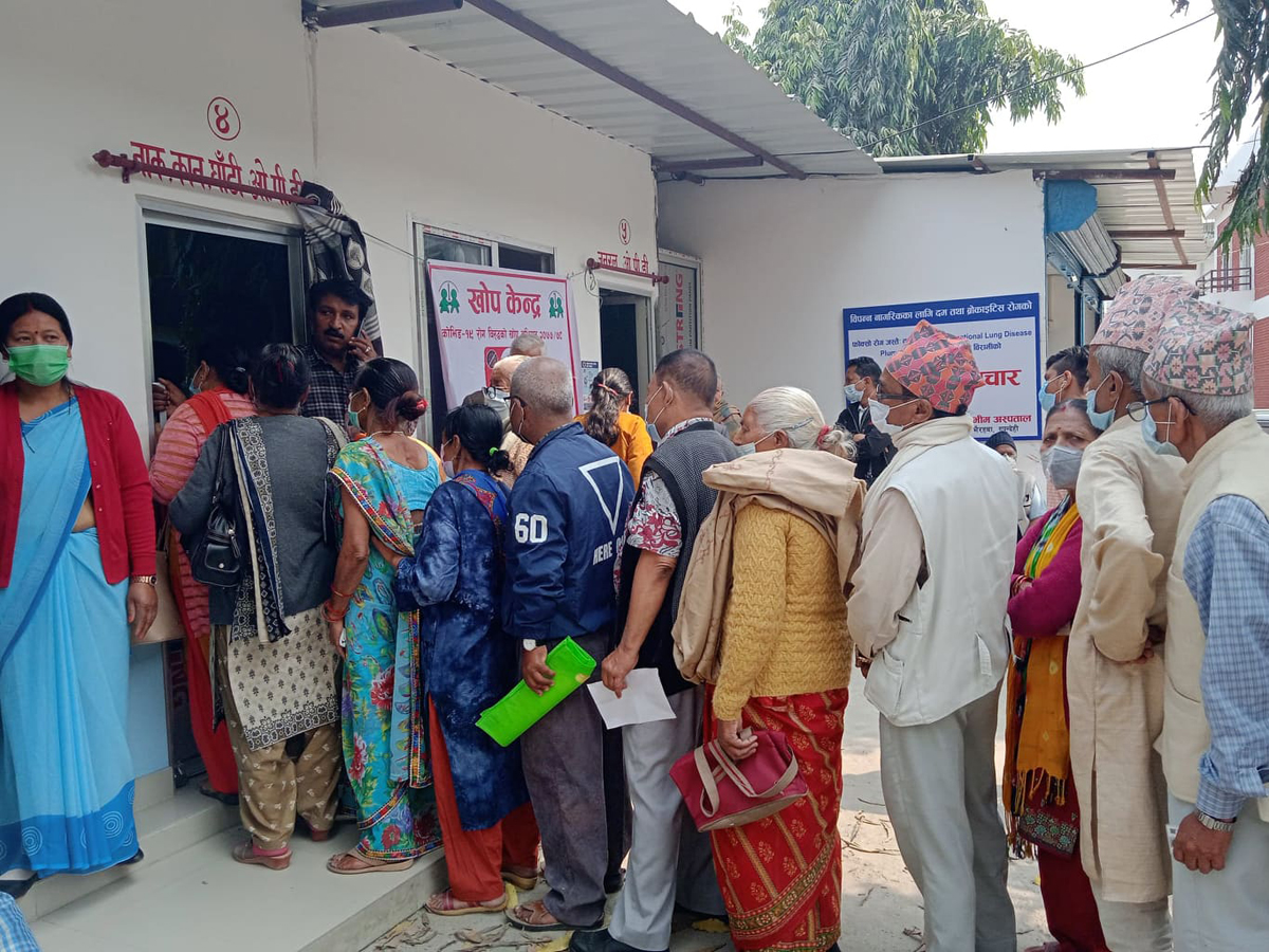 रुपन्देहीमा दोस्रो चरणको सुरुमा ८ वटा पालिकामा खोप लगाइँदै