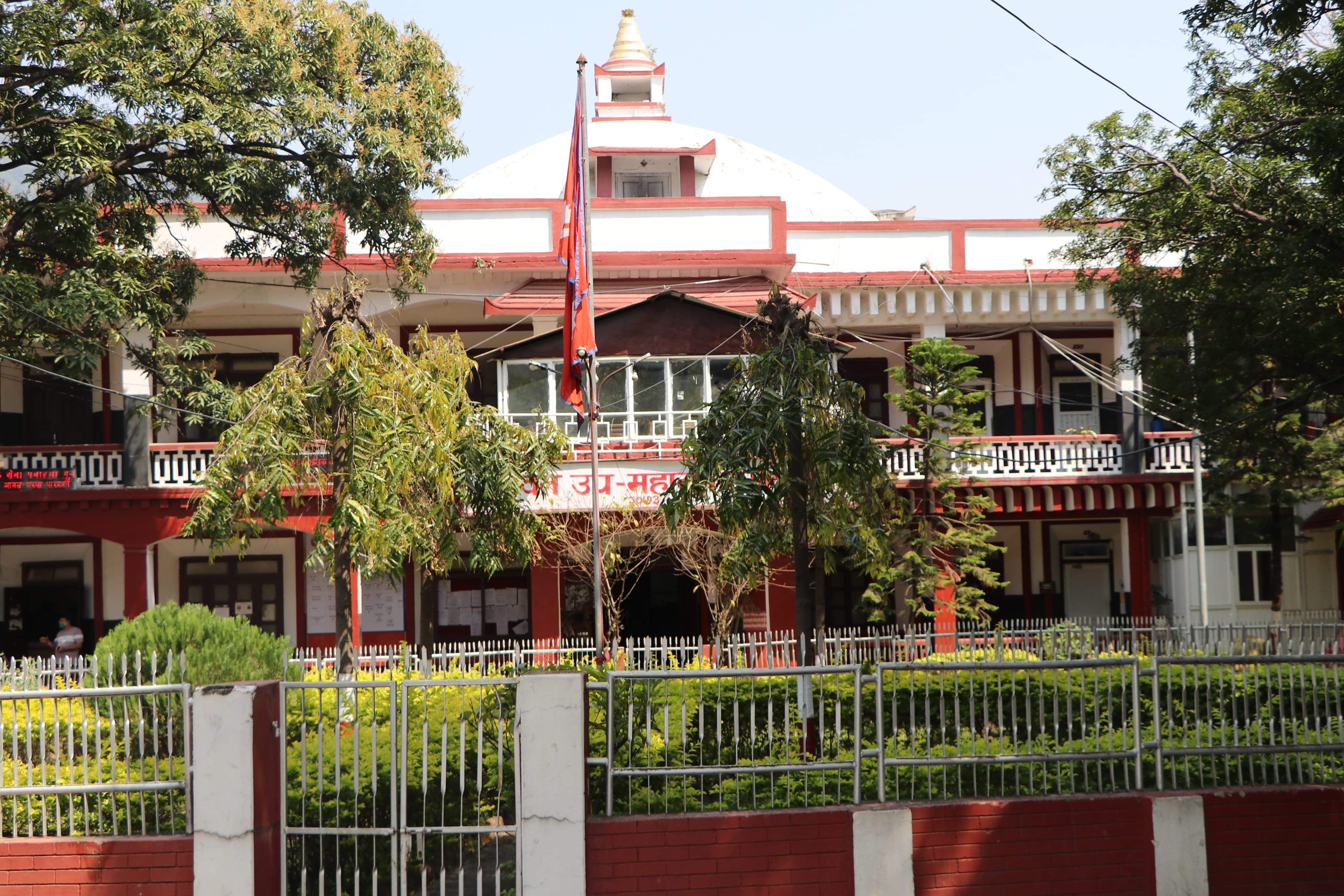 विपन्न परिवारलाई राहत वितरण गर्दै बुुटवल र सिद्धार्थनगर