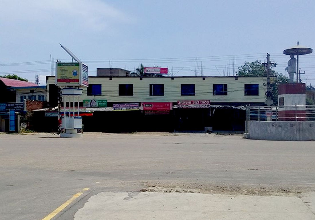 कोरोनाका २२ जना संक्रमित देखिएको नेपालगञ्जमा प्रहरी र स्थानीयबीच झडप