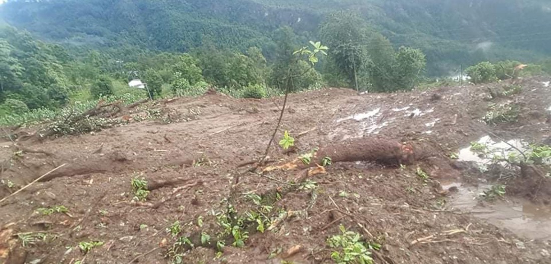 पर्वतमा पहिरोले पुरिएर ५ जनाको मृत्यु