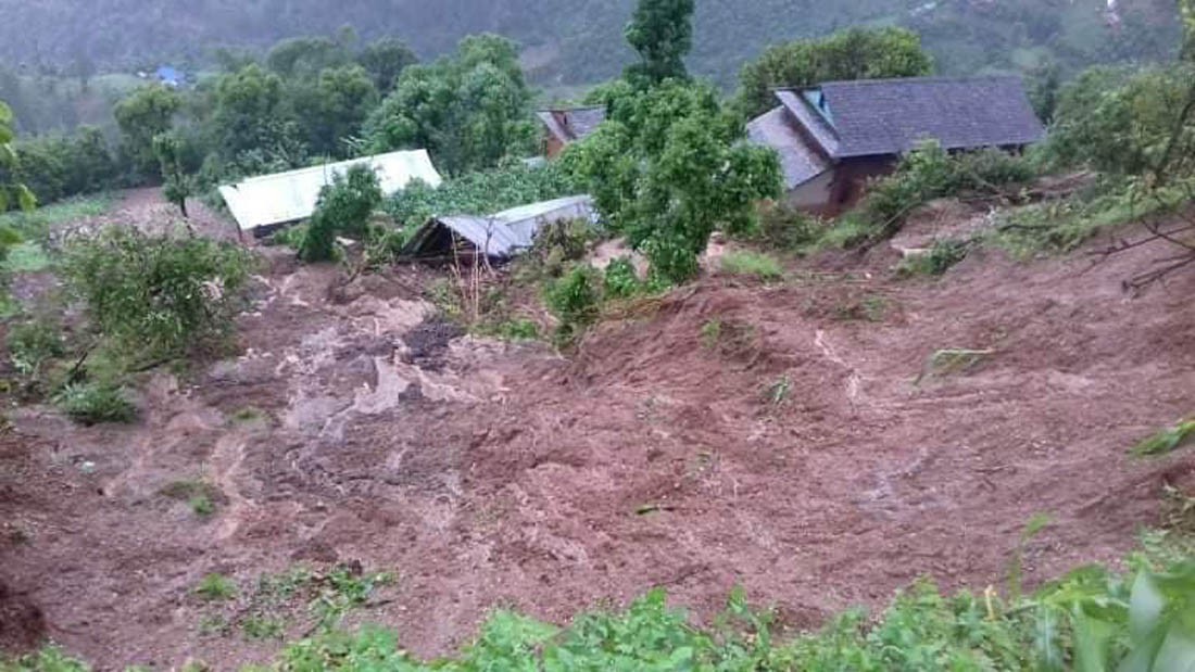 ठाउँठाउँमा पहिरो, कतै घर बगायो, कतै खोलामा बाढीको जोखिम