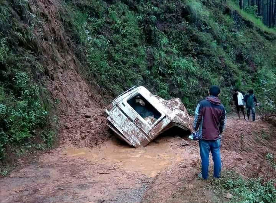 गुल्मीमा पहिरोले जीप पुर्‍यो, १ जनाको मृत्यु, ५ जना घाइते