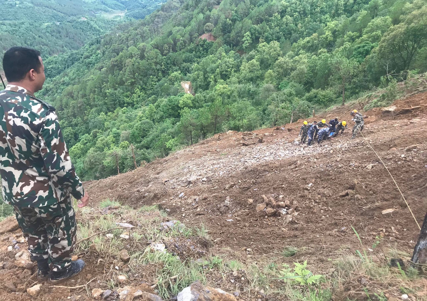 पाल्पामा पहिरोले ४ वटा गाडी बगायो, २ जनाको शव फेला
