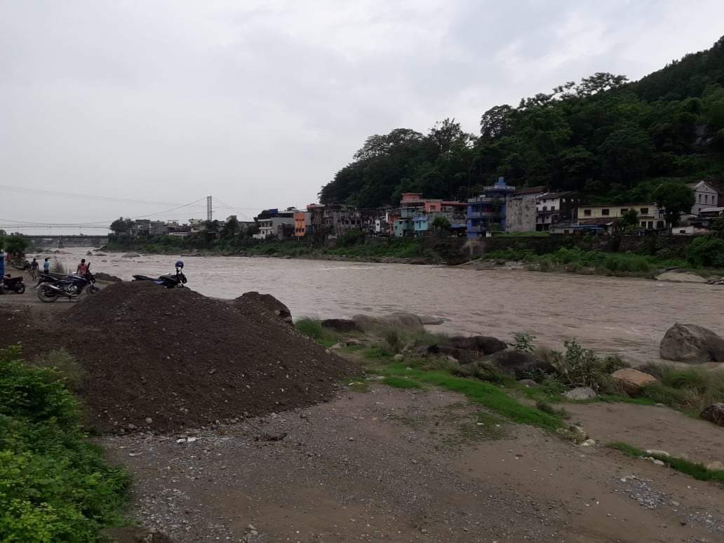 नदी सरसफाईको नाममा उत्खनन भएको भन्दै विरोध