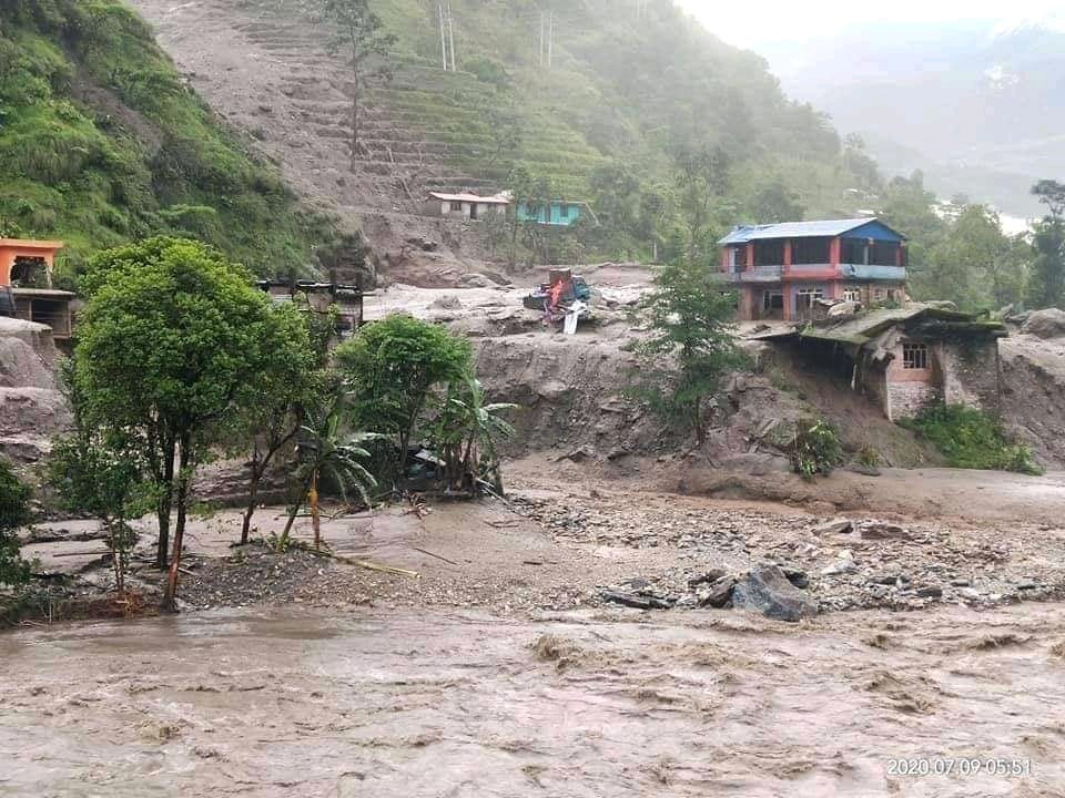 सिन्धुपाल्चोकमा भिषण बाढी, कम्तीमा २ जनाको मृत्यु, १९ जना बेपत्ता