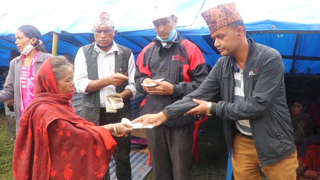 इस्माका पहिरो पीडितलाई जापानमा बस्ने नेपालीले पठाए सहयोग
