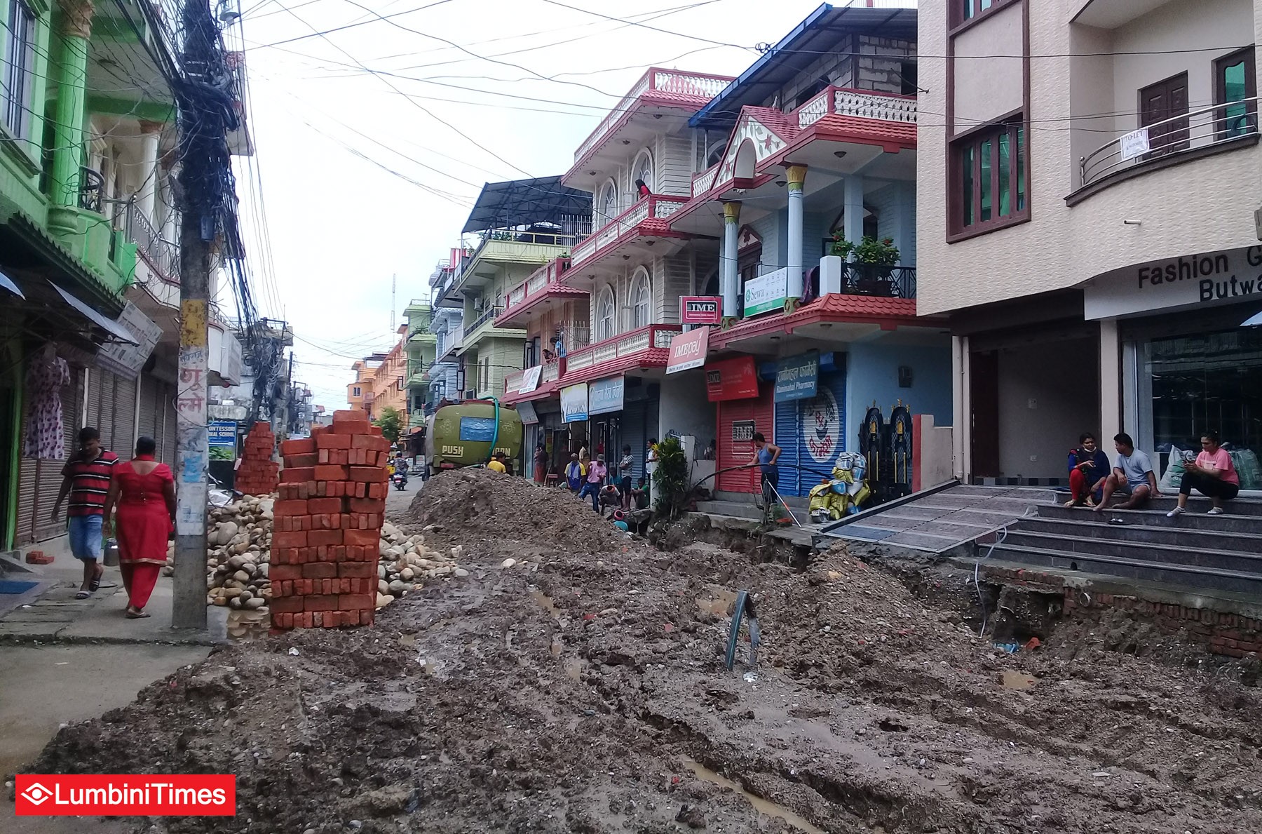 हिउँदभरि चासो भएन, बर्खा लागेपछि सडक बनाउने हतारो