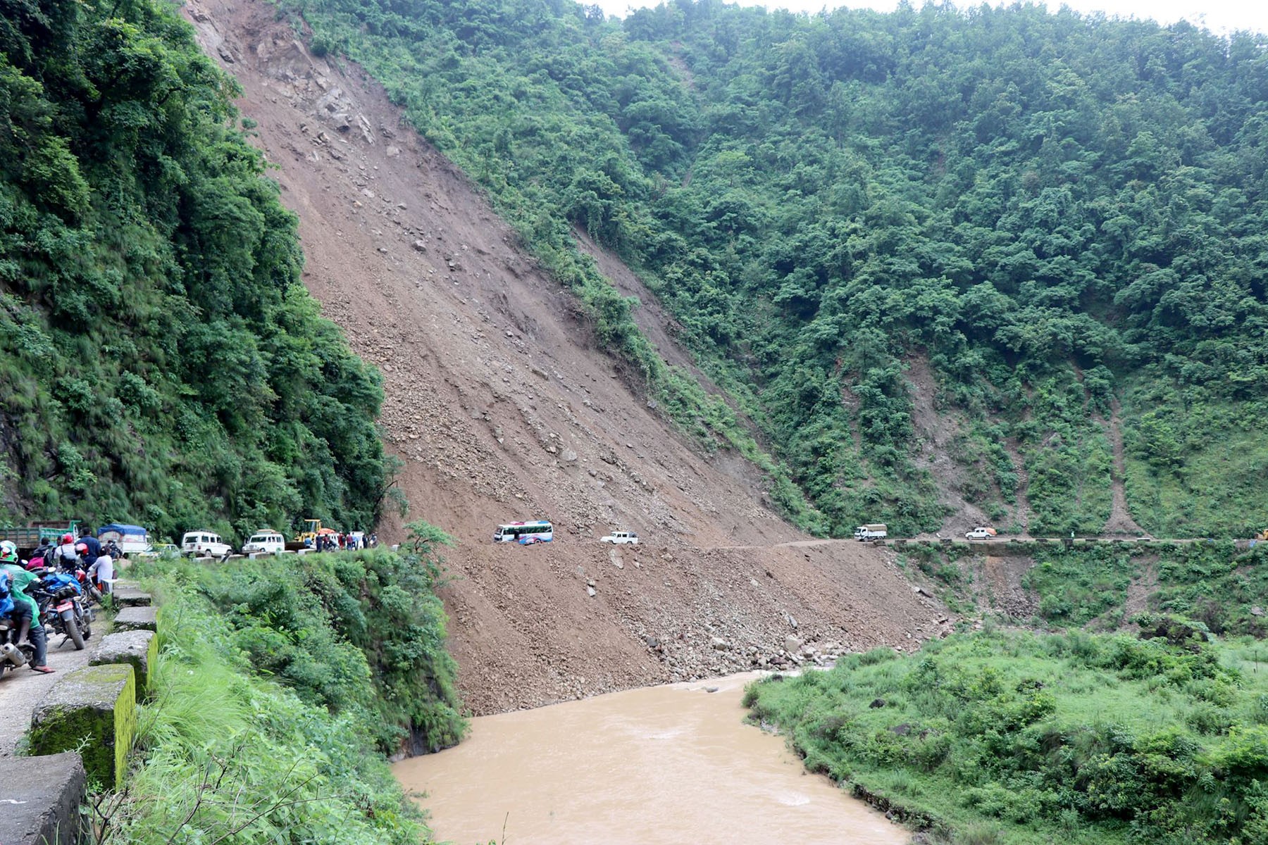 सिद्धार्थ राजमार्गको बुटवल-तानसेन सडक एकतर्फी खुल्यो