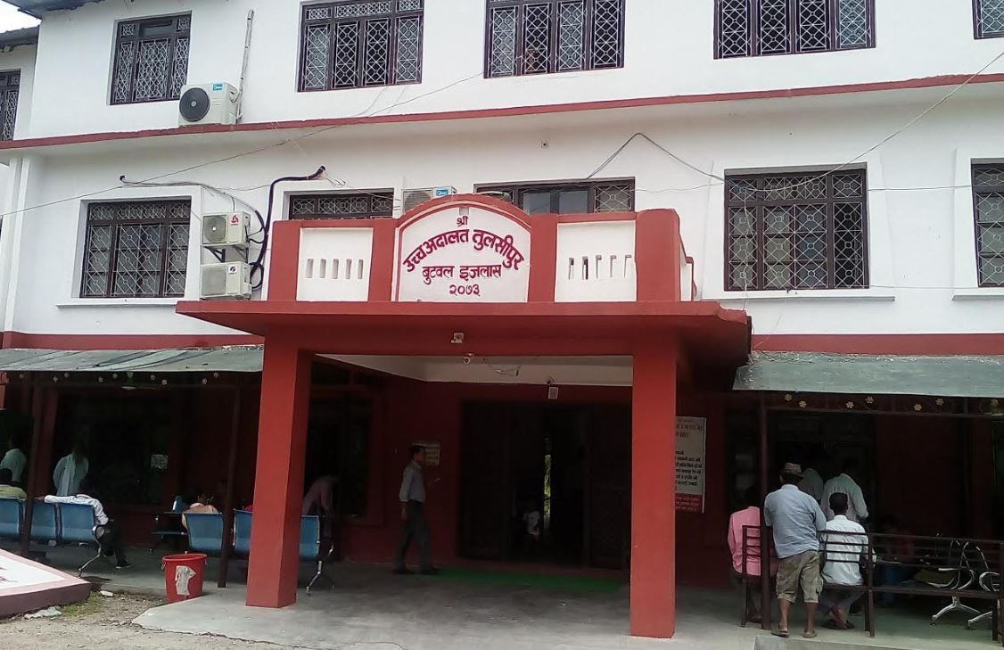 'हावा नचली पात हल्लिन्न भन्छन्, तर सबै न्यायाधीशलाई एउटै डालोमा नहालौं’