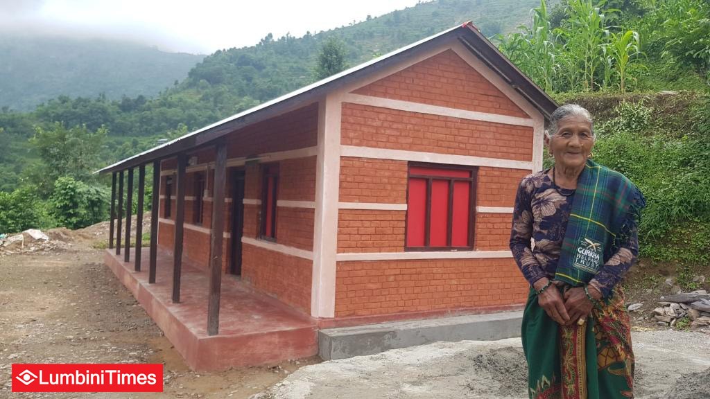 पहिरोले घर बगाएपछि अलपत्र सत्यवतीका बासिन्दाले पाए नयाँ घर