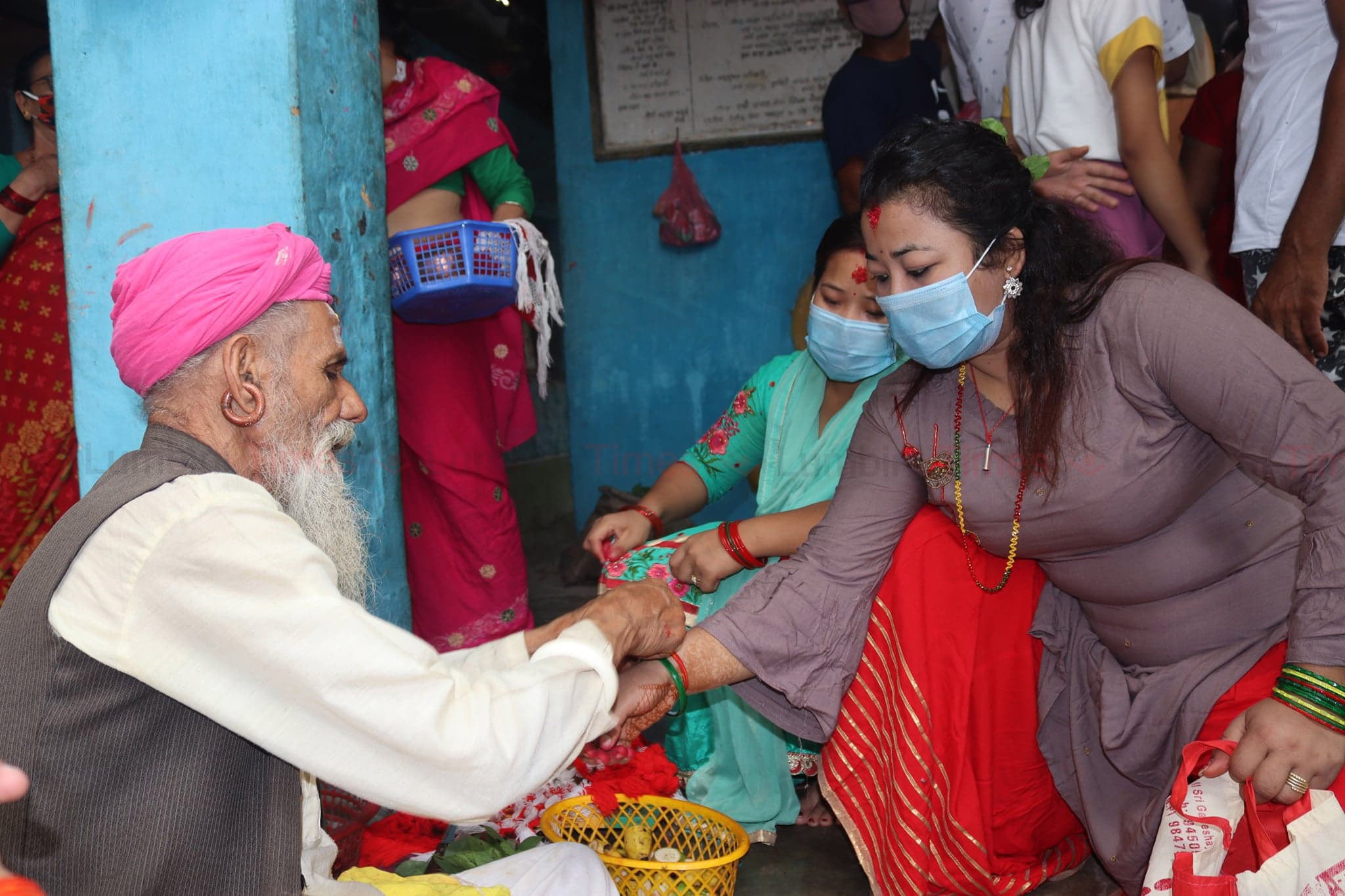 कोरोना भाइरसको त्रास छल्दै मनाइयो रक्षाबन्धन र जनैपूर्णिमा (फोटो फिचर)