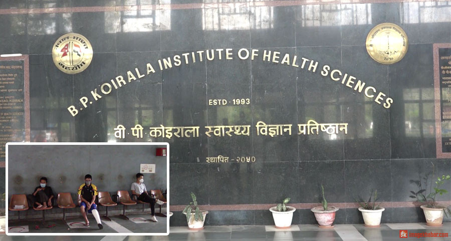 'ओपीडी' बन्द गरेर डेढ दर्जन चिकित्सकहरु काठमाडौं