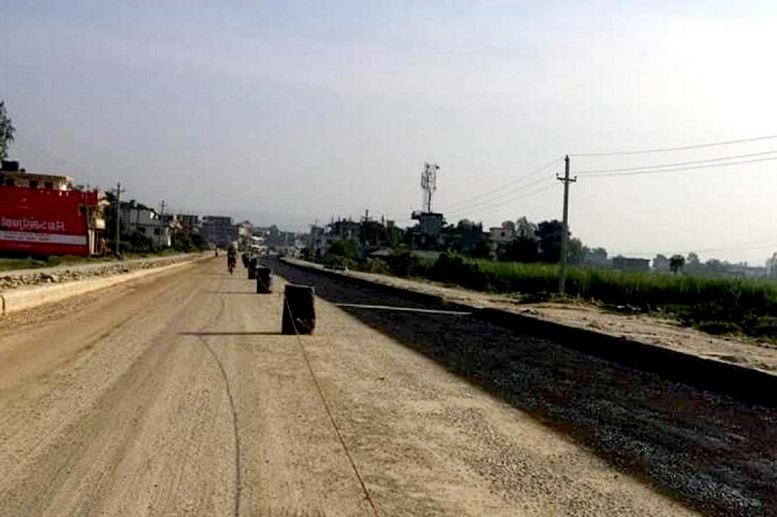 हुलाकी राजमार्गमा लक्ष्यभन्दा १५८ किमी कममा मात्रै कालोपत्र