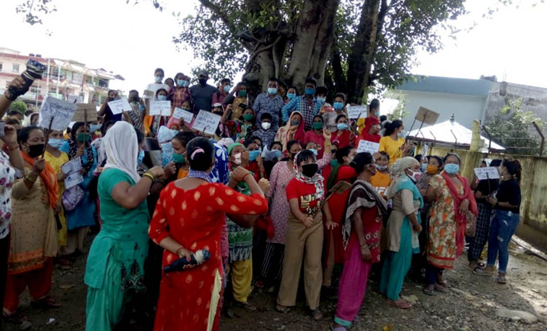 विरोधमा उत्रिएका स्थानीय