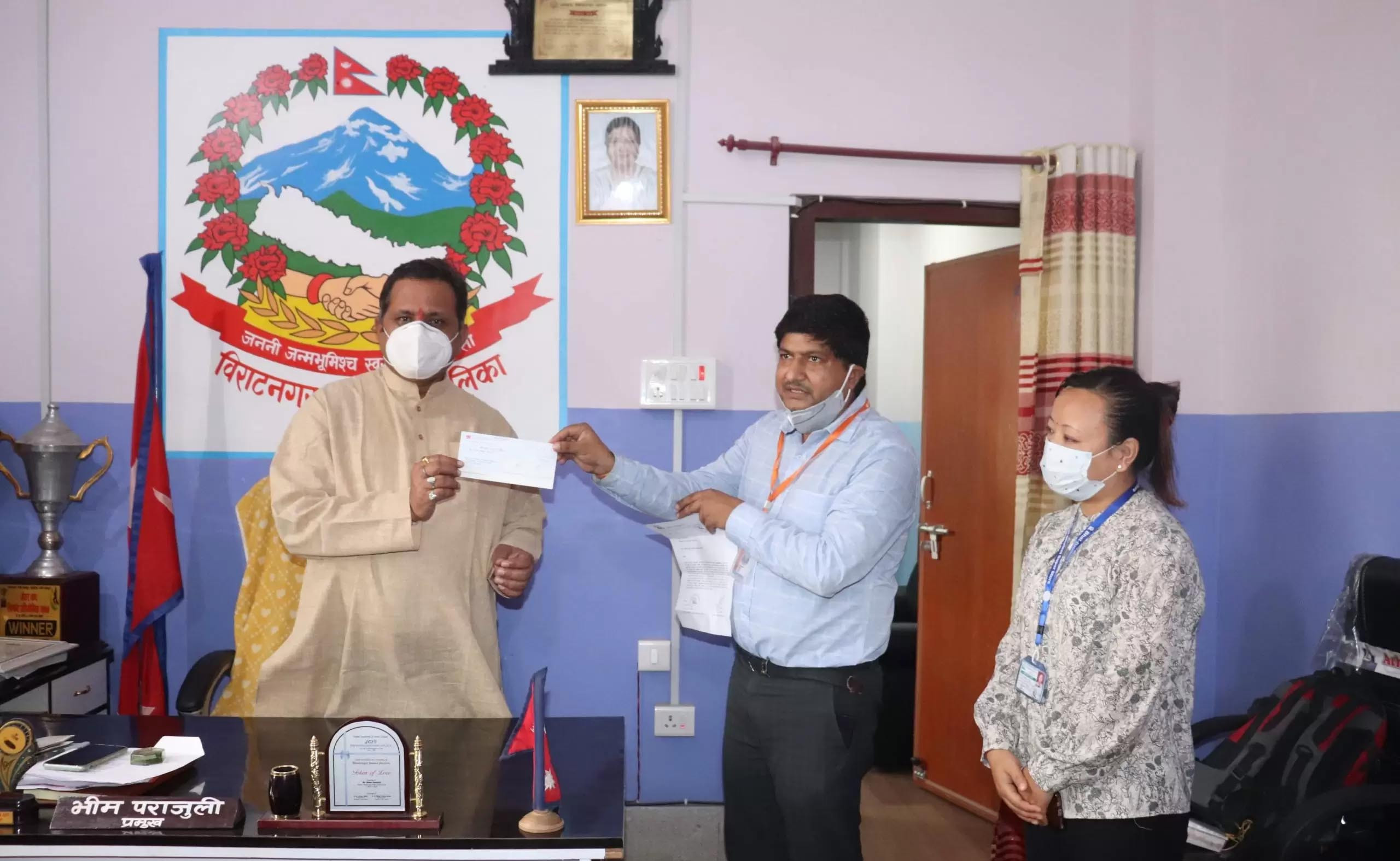 भाटभटेनीद्वारा पीसीआर मेसिन किन्न ५ लाख सहयोग