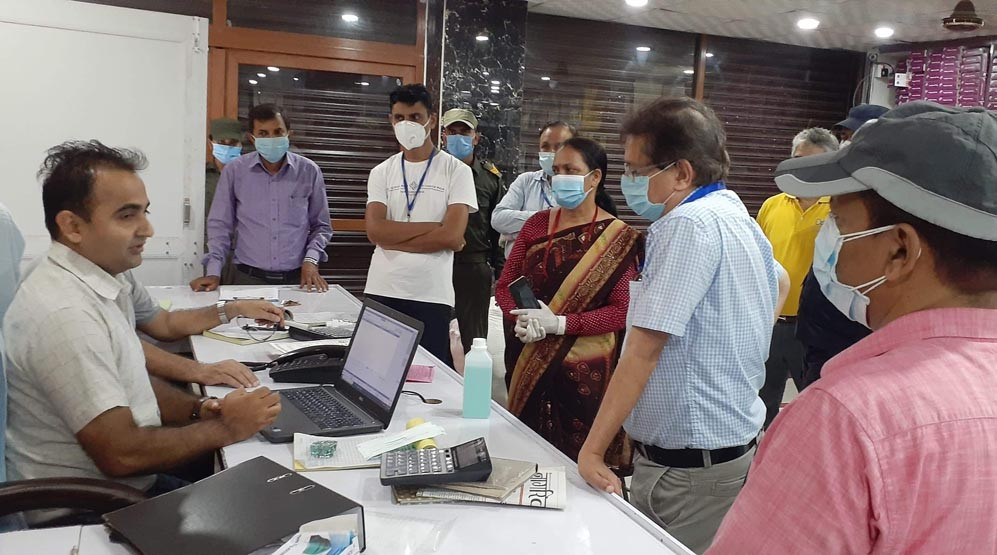 बुटवलमा स्वास्थ्य सामग्रीमा चर्को मूल्य लिएमा कारबाही गर्ने चेतावनी