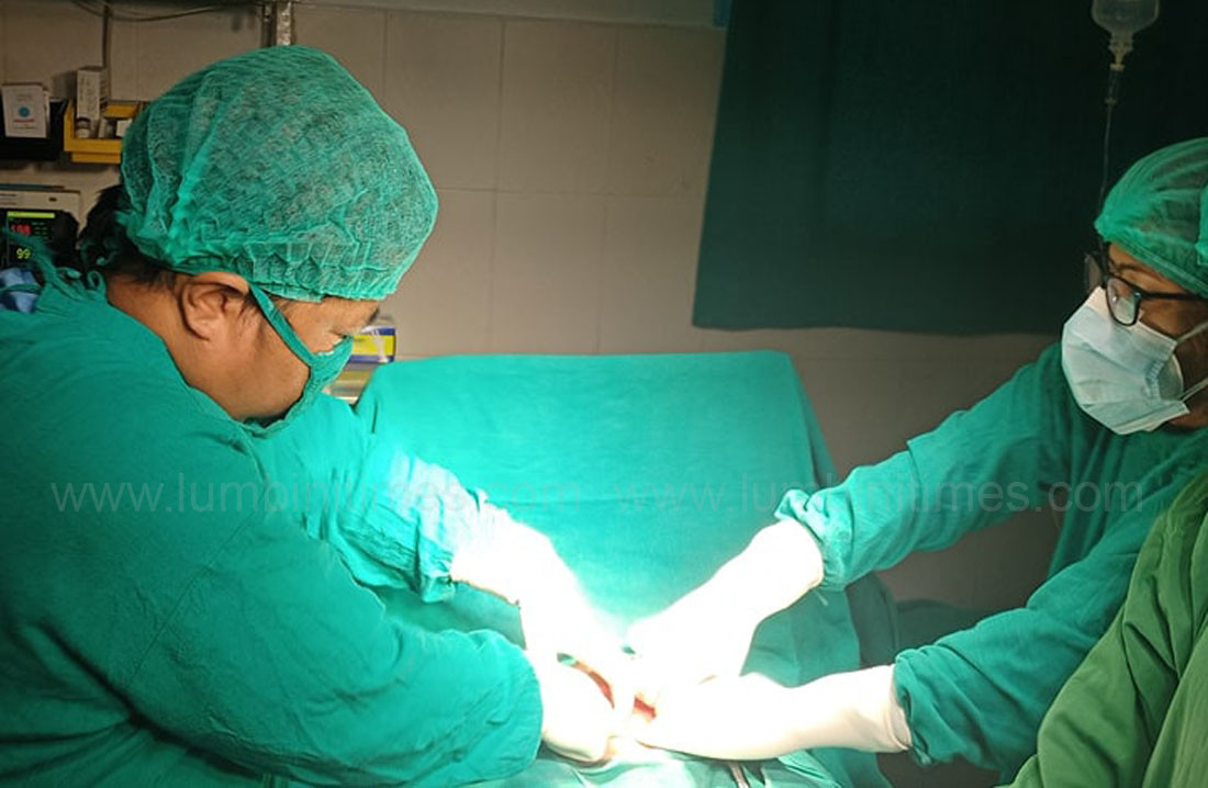 गुल्मी अस्पतालमा धमाधम जटिल शल्यक्रियाः युवतीको पेटबाट १ किलोको ट्युमर निकालियो