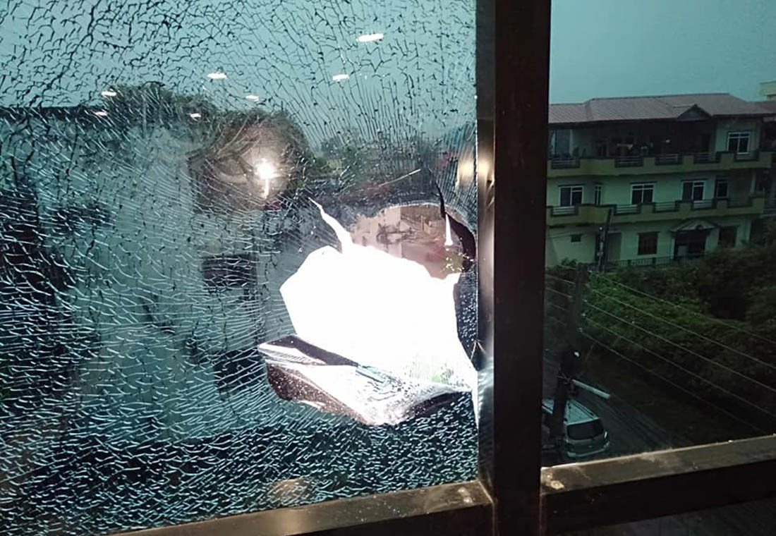 बुटवलको ग्लोबल आवाजको कार्यालयमा ढुंगा प्रहार