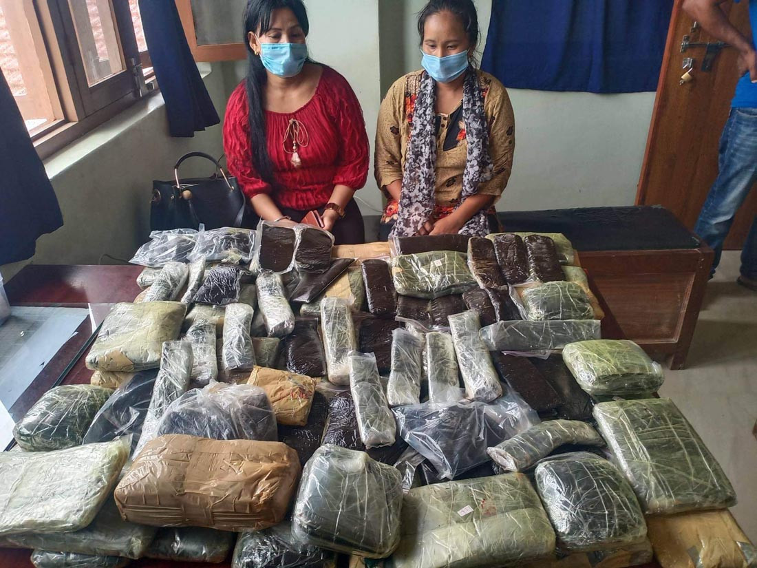 कपिलवस्तुमा ३७ किलो चरेस बोकेका २ महिला पक्राउ