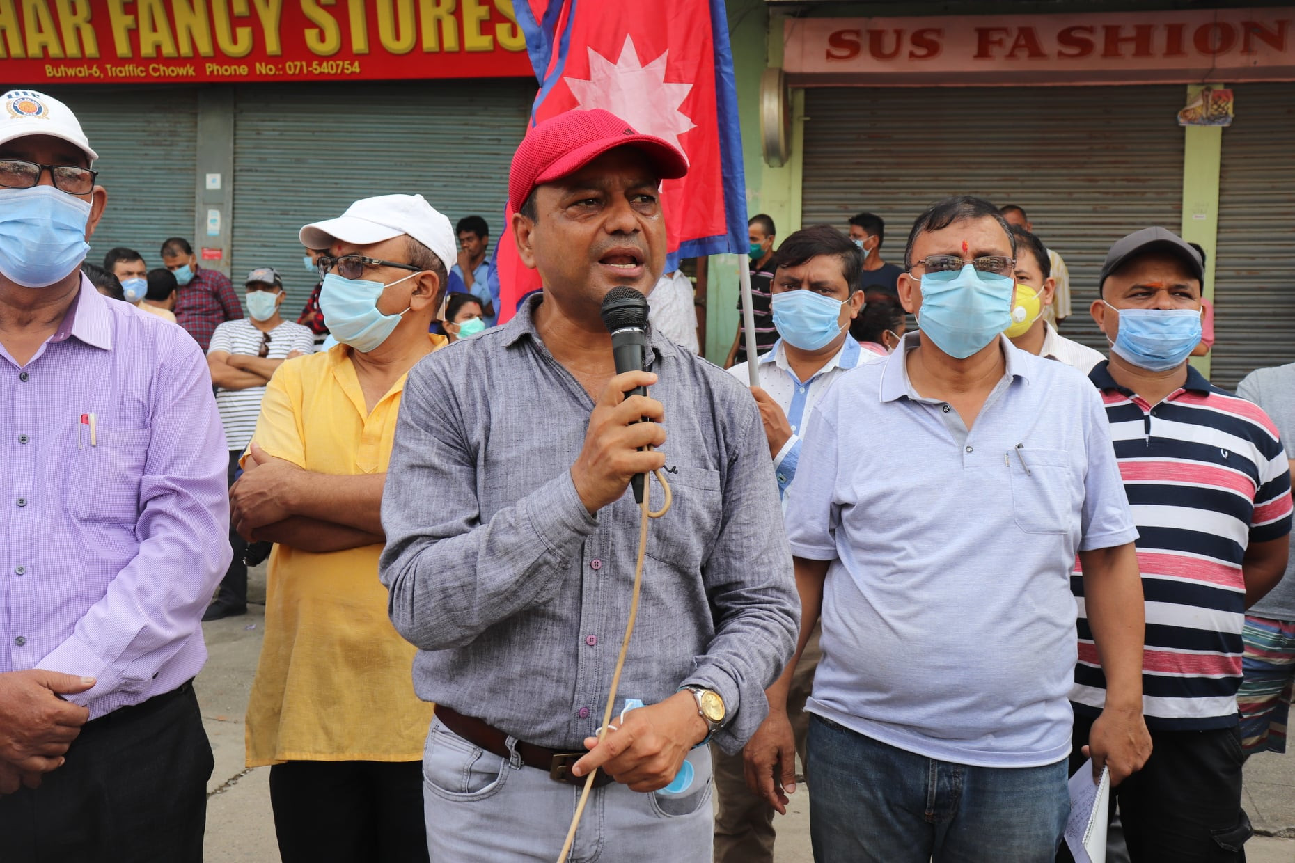 रुपन्देहीका व्यवसायीले भने–सांसदहरु खुट्टा नकमाउनुस्, हामी साथ दिन्छौं