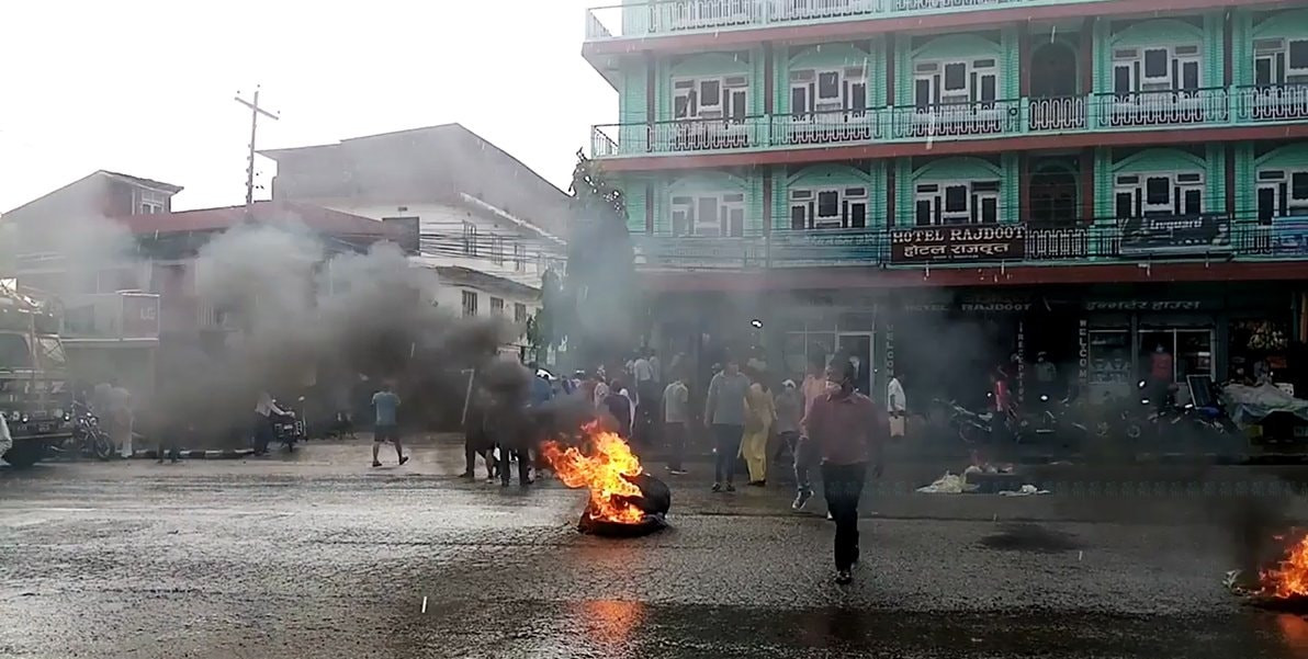 बुटवलमा राजधानी नभएको विरोधमा स्कुटर जलाउने ४ युवक पक्राउ