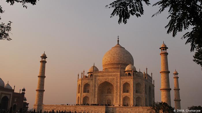 बम राखिएको हल्लापछि बिहीबार ताजमहल बन्द