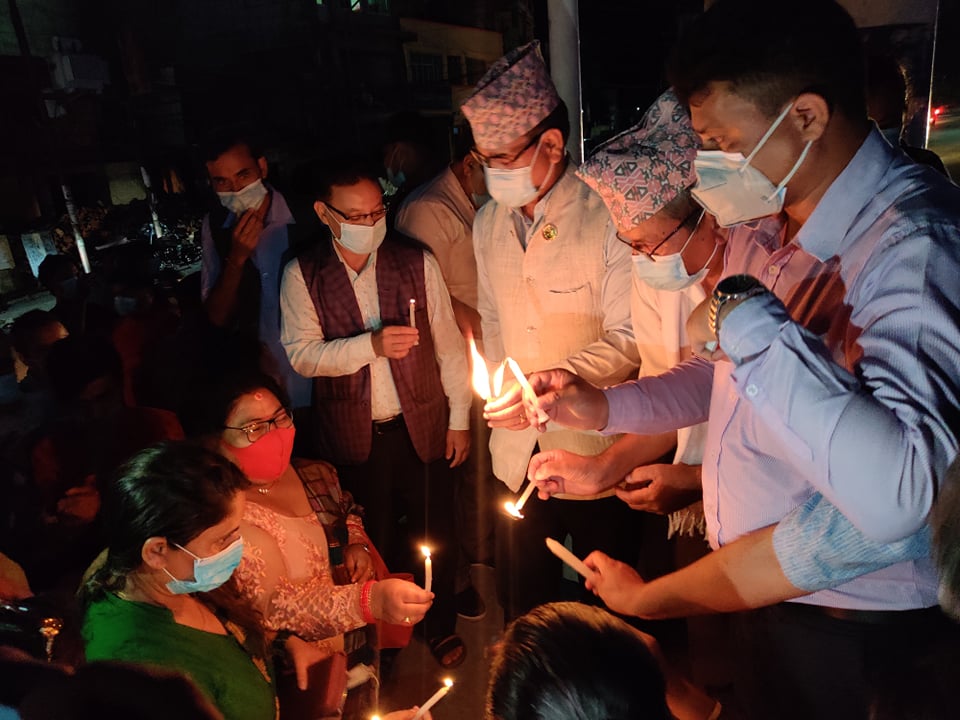 सर्वोच्चको फैसलाको स्वागत गर्दै बुटवलमा दीप प्रज्वलन, प्रधानमन्त्री र राष्ट्रपतिको राजीनामा माग