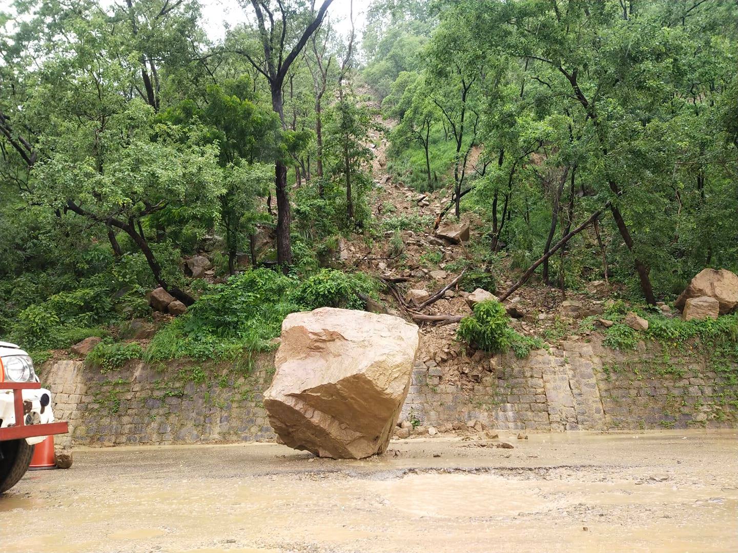 बुटवलको जितगढीमा पहिरो (तस्वीरहरु)