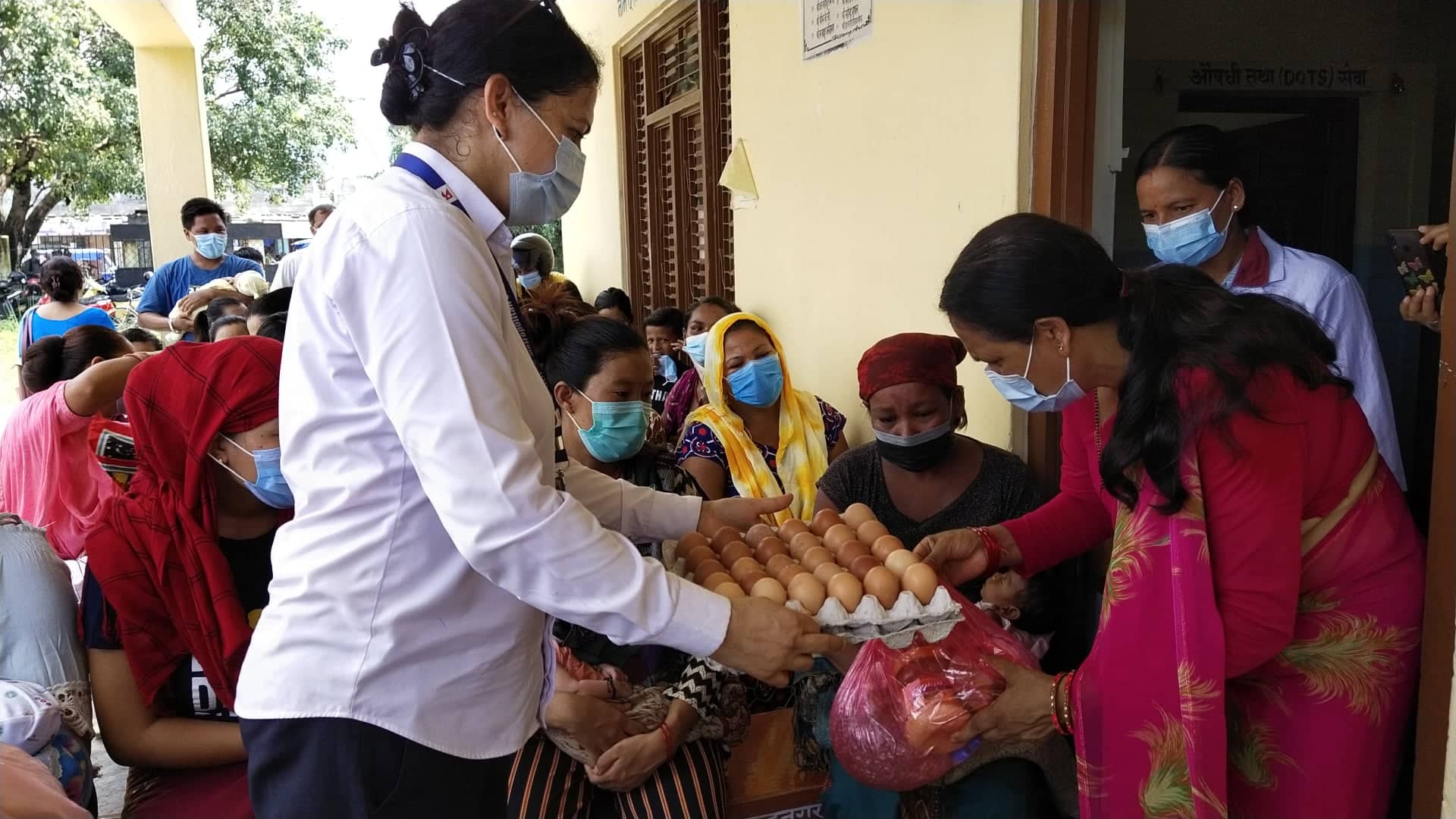 बुटवलमा सुत्केरीलाई पोषण सामग्री