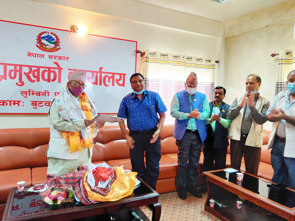 लुम्बिनीका विपक्षी दलले प्रदेश प्रमुखलाई भेटे, बहुमतको सरकारका लागि पहल गर्न आग्रह