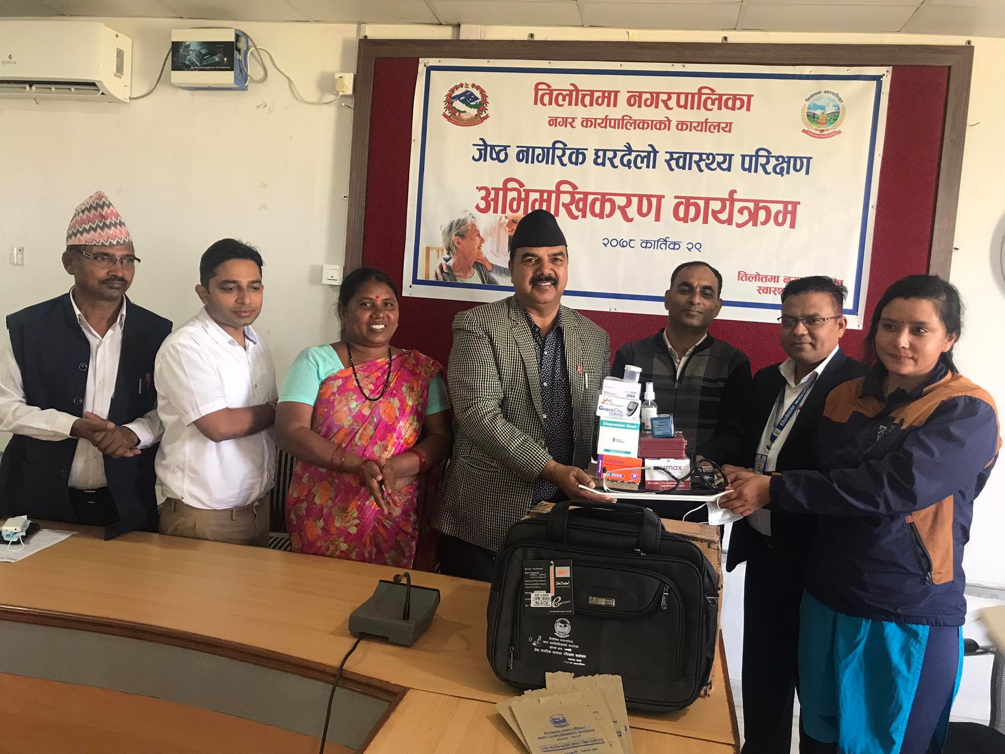 तिलोत्तमामा ज्येष्ठ नागरिकको घरदैलोमैं पुगेर स्वास्थ्य परीक्षण