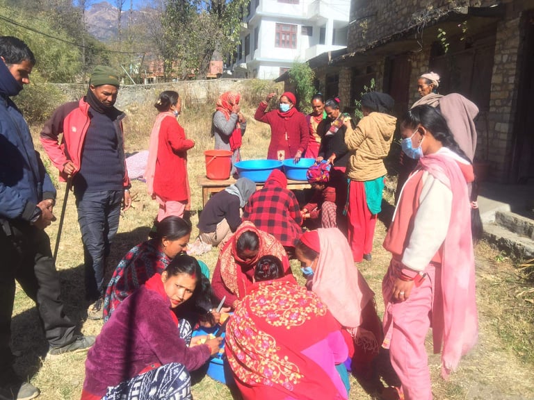 स्याउबाट आम्दानी गर्न सिक्दै किसान 