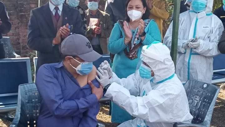 दाङमा २०८ जनाले लगाए कोभिडविरूद्ध खोप