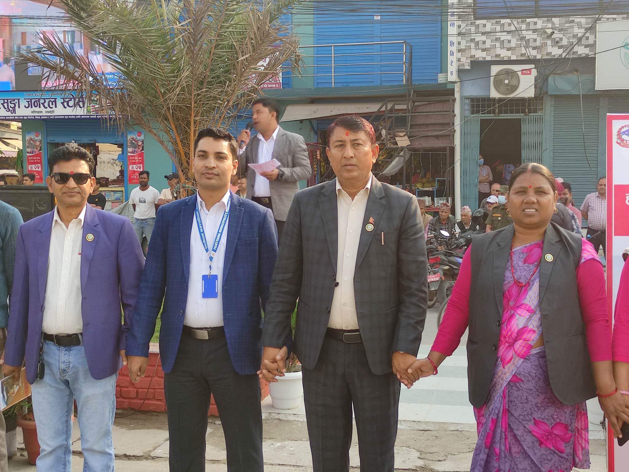 तिलोत्तमाको सिक्सलेन सडकमा निकालियो मानव साङ्लो 