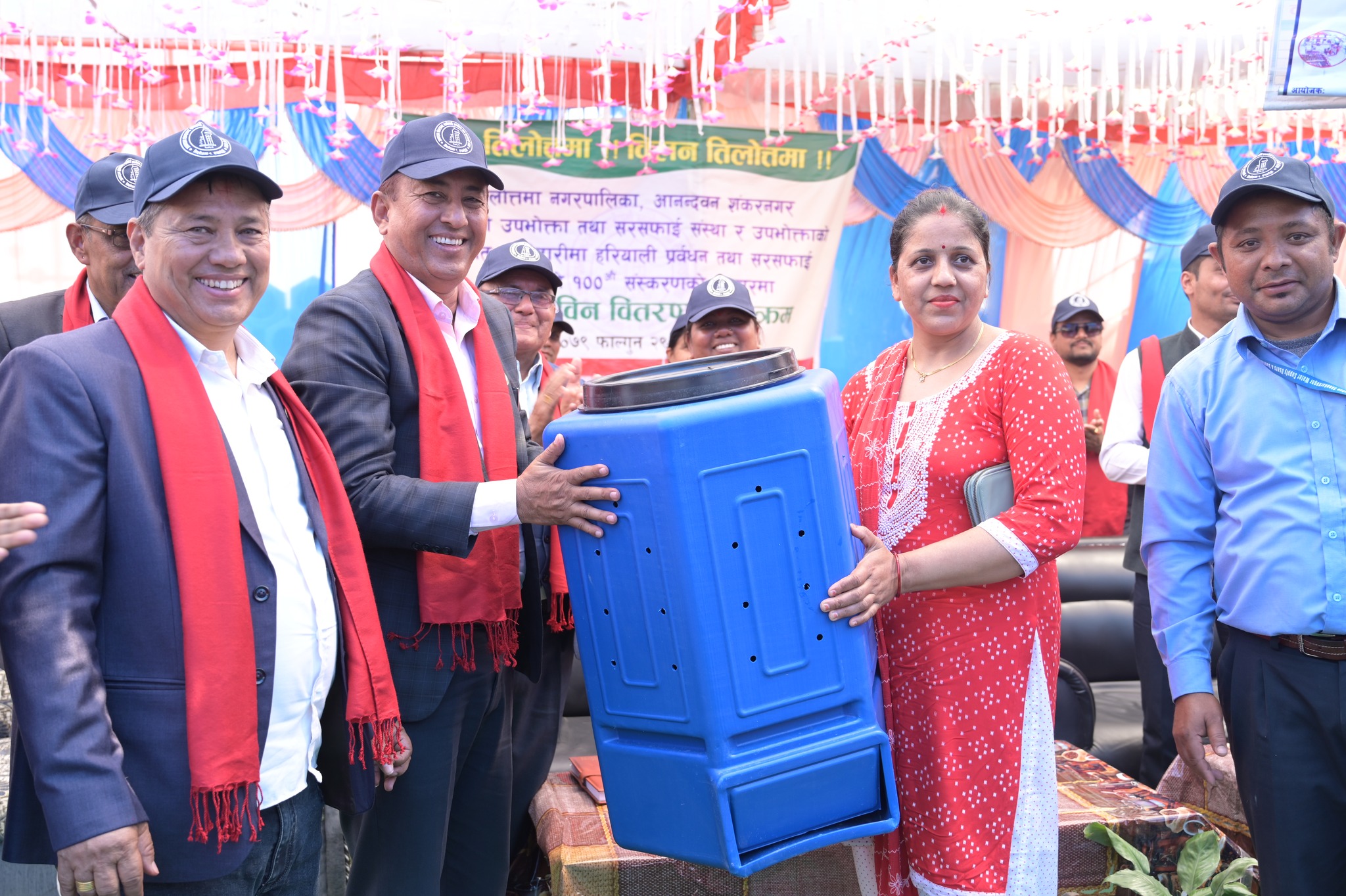 तिलोत्तमामा कुहिने फोहोरबाट मल बनाउन कम्पोष्टबिन वितरण