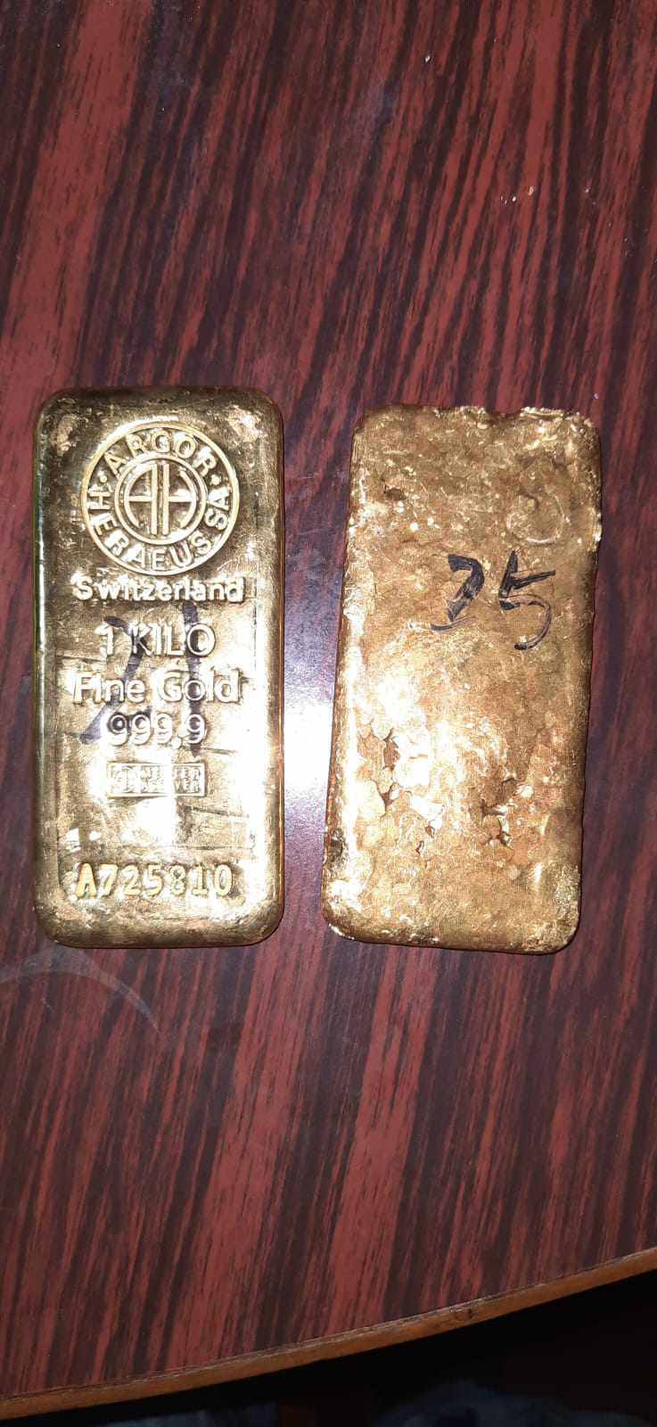 रुपन्देहीकाे सिमा क्षेत्रबाट ईट्टा आकारको सुन जस्तो देखिने पदार्थ बरामद